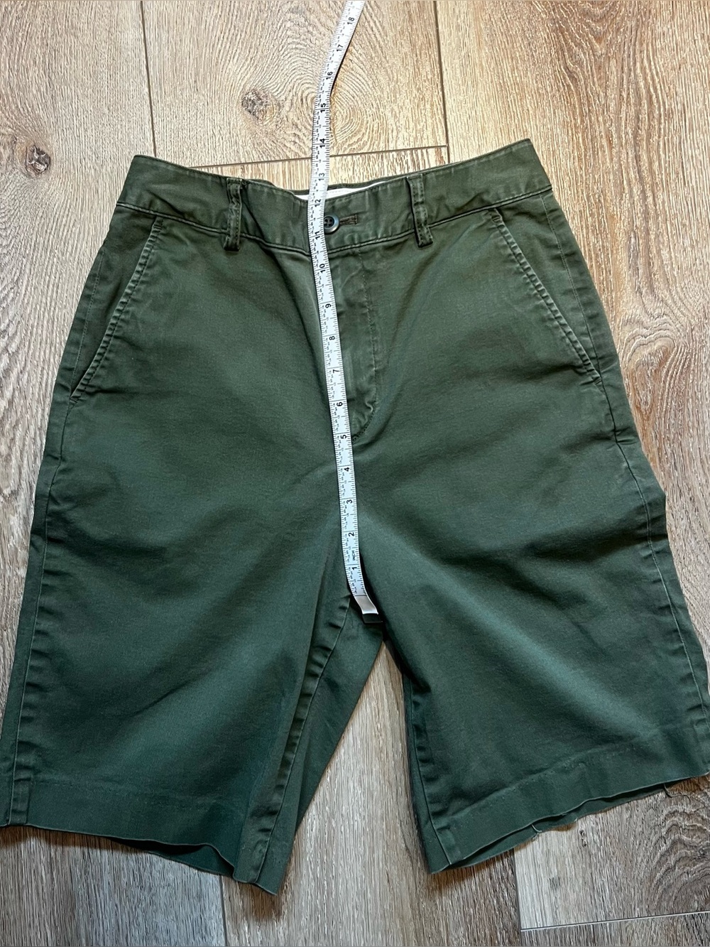 Uniqlo High-waisted Bermuda Chino Shorts | Size 4 | Army Green Color - Picture 6 of 9